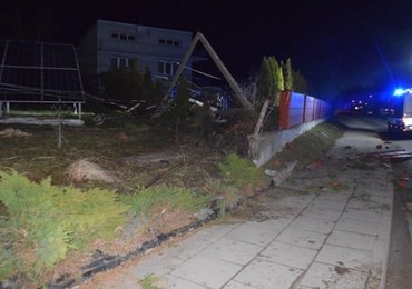 ​Pijany zakończył rajd na słupie energetycznym. Pozbawił prądu całą wioskę