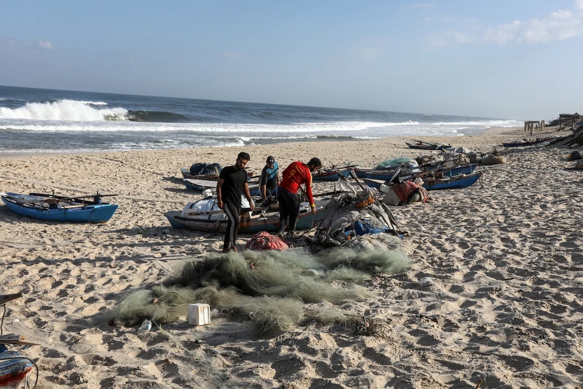 Włoskie służby odnalazły ciała pięciu kolejnych ofiar katastrofy, do której w ubiegłym miesiącu doszło u wybrzeży Kalabrii, gdzie rozbiła się łódź przewożąca uchodźców do Europy. Wstępne szacunki mówiły o 67 zmarłych. Dzisiaj wiemy, że ta liczba prawdopodobnie jest niemal dwukrotnie większa.