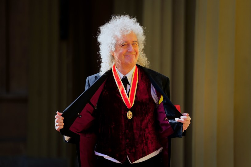 Brian May, gitarzysta brytyjskiego zespołu Queen, otrzymał z rąk króla Karola III tytuł szlachecki ze względu na zasługi dla muzyki i działalność charytatywną. Zapowiedział przy tej okazji, że zespół może w tym roku wyruszyć w trasę koncertową.