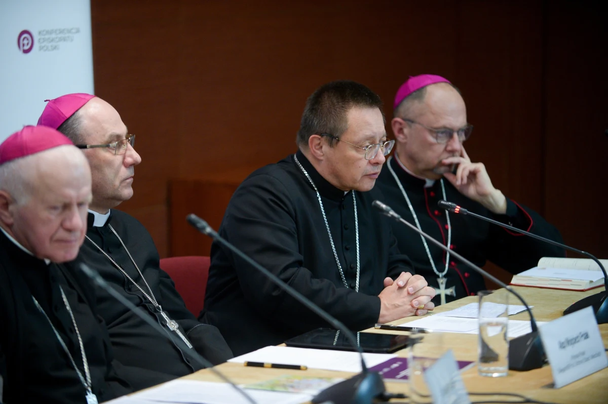 "Pewne doświadczenia mamy i na bazie tych doświadczeń jesteśmy na gruncie polskim stworzyć jakiś twór, który przeprowadzi te badania. To będzie rzeczywiście trudne, ale wydaje mi się, że to nie jest niemożliwe"- mówił w internetowym Radiu RMF24 Tomasz Krzyżak, reporter, dziennikarz "Rzeczpospolitej", autor książek o życiu Kościoła. Episkopat Polski zapowiedział, że grupa specjalistów będzie sprawdzać, jak wyglądała praktyka rozwiązywania problemów związanych z przestępstwami popełnionymi przez duchownych wobec małoletnich.

