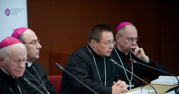 "Pewne doświadczenia mamy i na bazie tych doświadczeń jesteśmy na gruncie polskim stworzyć jakiś twór, który przeprowadzi te badania. To będzie rzeczywiście trudne, ale wydaje mi się, że to nie jest niemożliwe"- mówił w internetowym Radiu RMF24 Tomasz Krzyżak, reporter, dziennikarz "Rzeczpospolitej", autor książek o życiu Kościoła. Episkopat Polski zapowiedział, że grupa specjalistów będzie sprawdzać, jak wyglądała praktyka rozwiązywania problemów związanych z przestępstwami popełnionymi przez duchownych wobec małoletnich.

