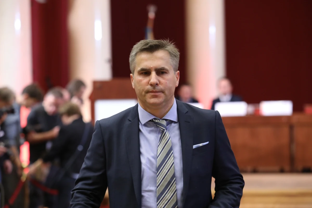 "PZPN powinien być przygotowany. Było wiadomo, że Michniewicz pozostanie selekcjonerem do końca grudnia. Potem było szukanie selekcjonera i powinni mieć koncepcję, kogo szukają i jak będzie przedstawiał się ten skład sztabu szkoleniowego" – mówił w internetowym Radiu RMF24 Dariusz Dziekanowski, były reprezentant Polski. W piątek w samo południe Fernando Santos na PGE Narodowym ma ogłosić nazwiska swoich pierwszych powołań. 24 marca gramy z Czechami, a trzy dni później z Albanią.