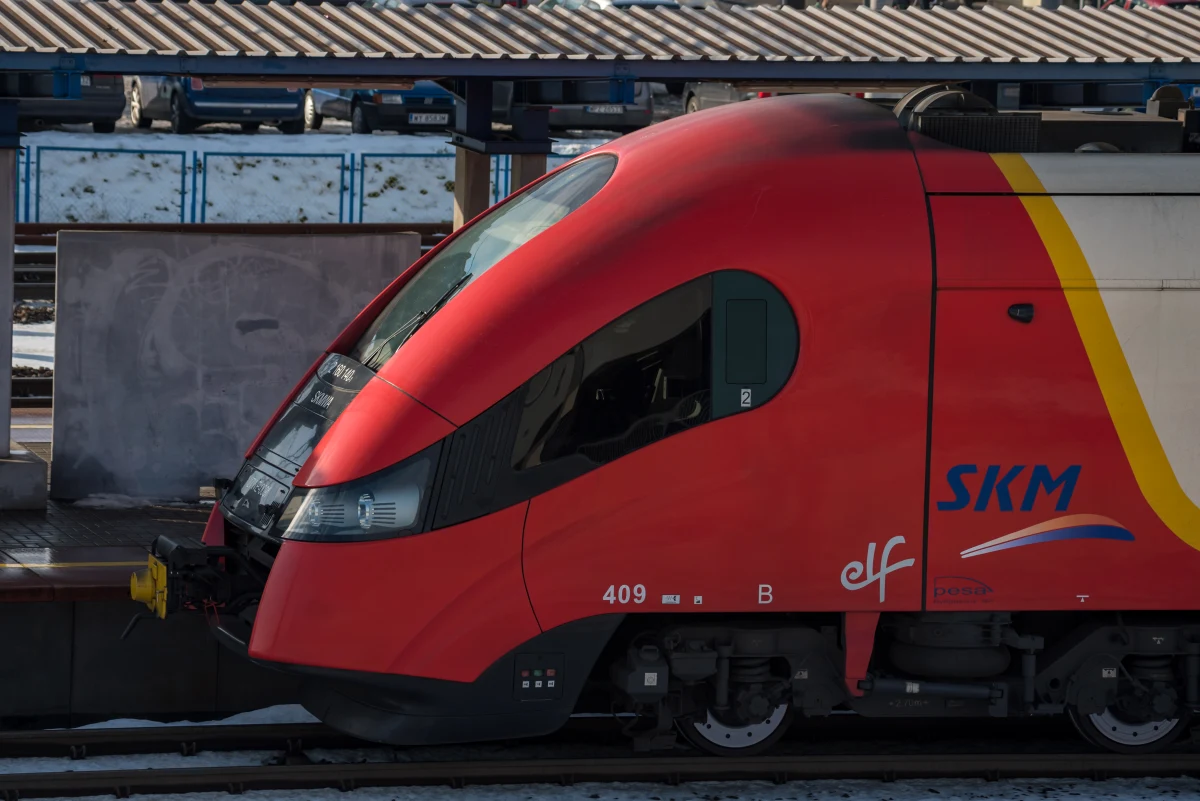 Urząd Transportu Kolejowego skontroluje działania PKP Polskich Linii Kolejowych - zarządcy torów - dowiedział się dziennikarz RMF FM. Kontrola dotyczyć będzie chaosu, który w ostatnich dniach sparaliżował ruch kolejowy w Warszawie. Mogą posypać się kary finansowe. 