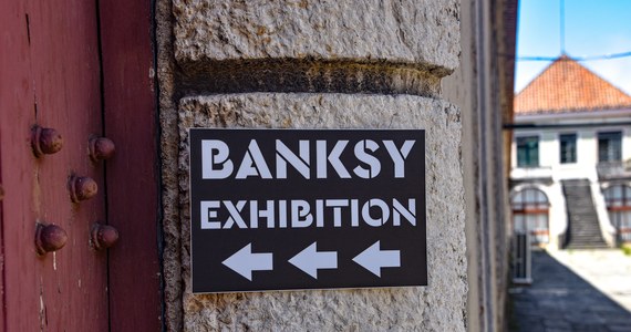 Praca Banksy'ego zniszczona. Brytyjski artysta umieścił ją na domu, który przeznaczony był do rozbiórki, i już jej nie ma. Tak umiera sztuka!