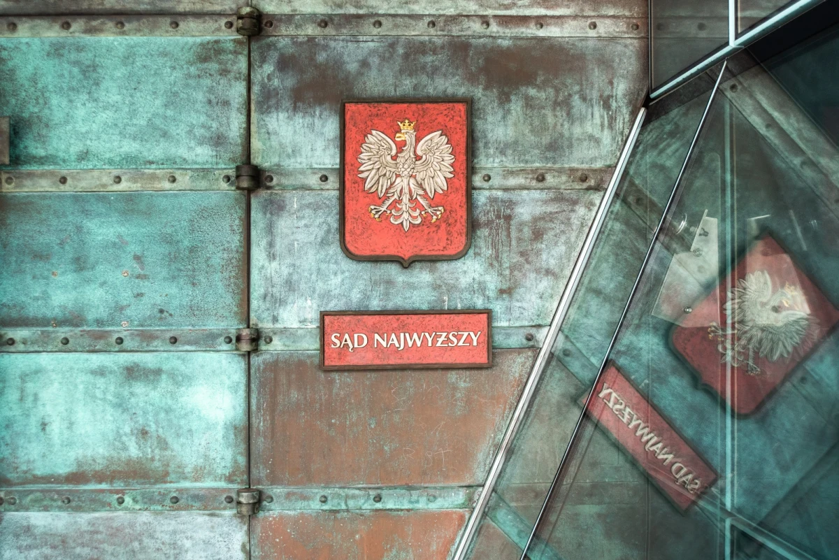 Siedmioro kolejnych ławników Sądu Najwyższego złożyło w czwartek ślubowanie przed I prezes tego sądu Małgorzatą Manowską. Na zaprzysiężenie czeka jeszcze 16 osób wybranych przez Senat. Ławnicy-elekci wydali oświadczenie, w którym podtrzymali swój protest wobec selektywnego zaprzysięgania.