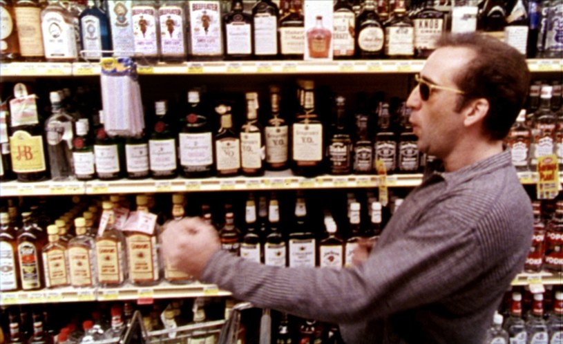 Nicolas Cage przygotowuje się obecnie do realizacji nowego, tym razem biznesowego projektu. Osoba z bliskiego otoczenia gwiazdora ujawniła, że zamierza on wprowadzić na rynek własną markę bourbona. "W Hollywood od pewnego czasu panuje moda na posiadanie swojego trunku. Nic jest wielkim fanem whisky i bourbona, dlatego zaczął się tym żywo interesować" - zdradził znajomy laureata Oscara.