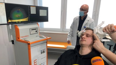 Urządzenie do mapowania mózgu pomaga lekarzom z UCK w Katowicach precyzyjniej wykonać operację