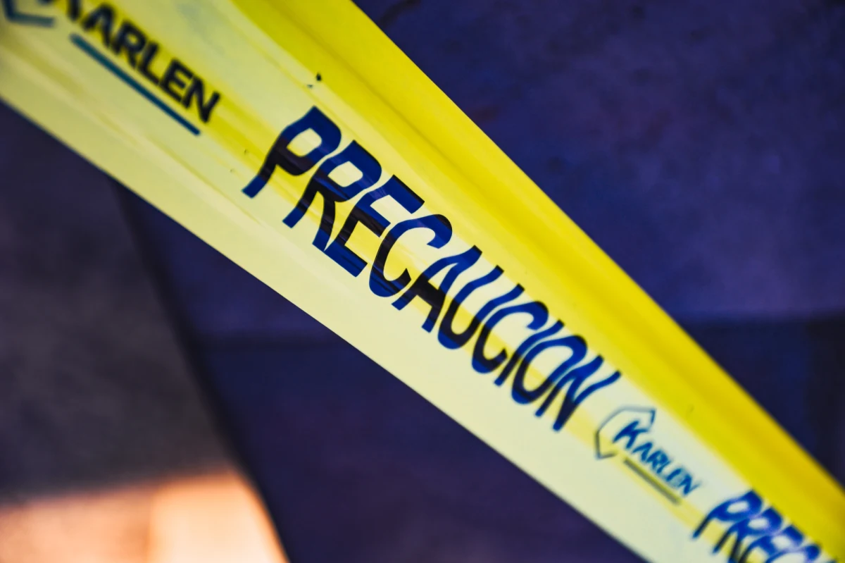 Funkcjonariusze policji aresztowali 14-letniego chłopca, oskarżanego o zabójstwo ośmiu osób. Do zabójstw miało dojść 22 stycznia na przedmieściach miasta Meksyk. Zbrodnia była powiązana z przestępczością narkotykową - informują meksykańskie władze federalne.