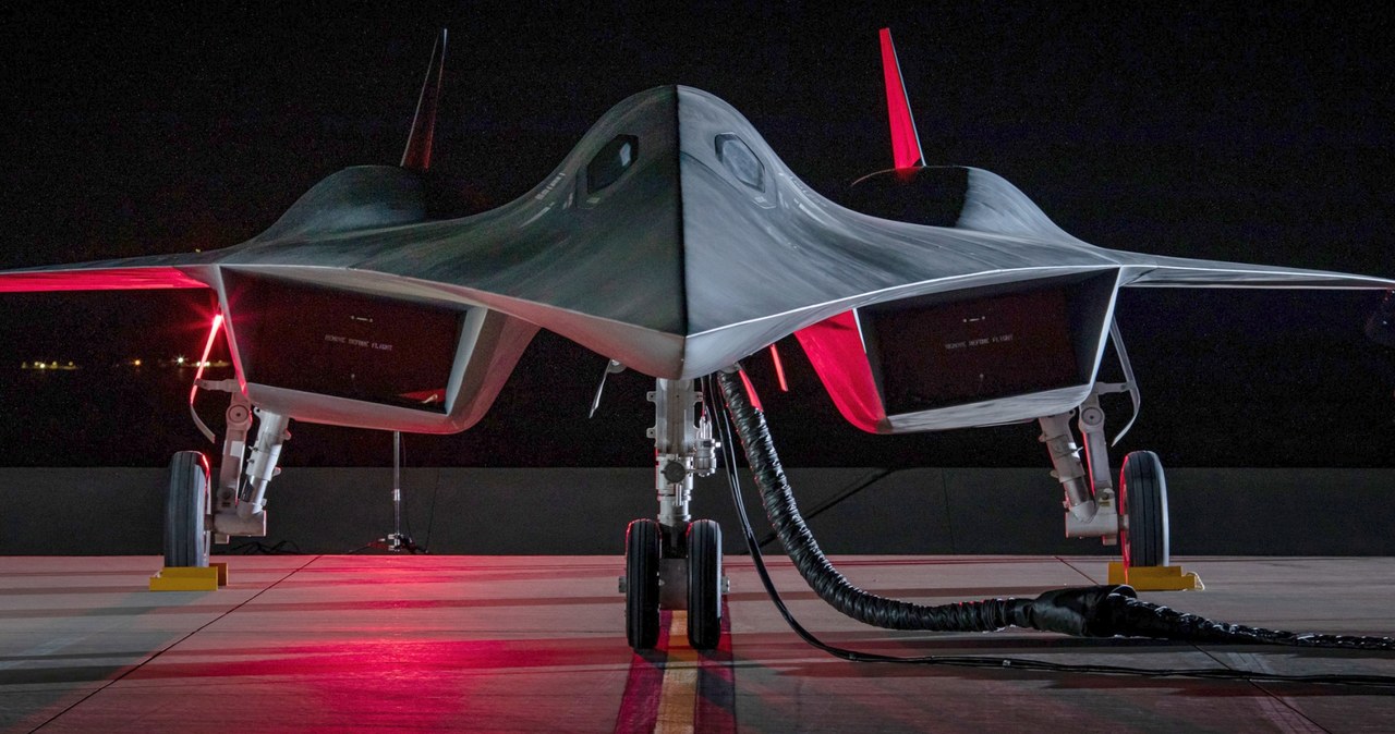 Koncern lotniczy Lockheed Martin pokazał nieznany dotąd samolot, który z wyglądu nie tylko przypomina Darkstar z najnowszego filmu Top Gun: Maverick, ale również kultowy SR-71, najszybszy seryjnie produkowany samolot odrzutowy świata.