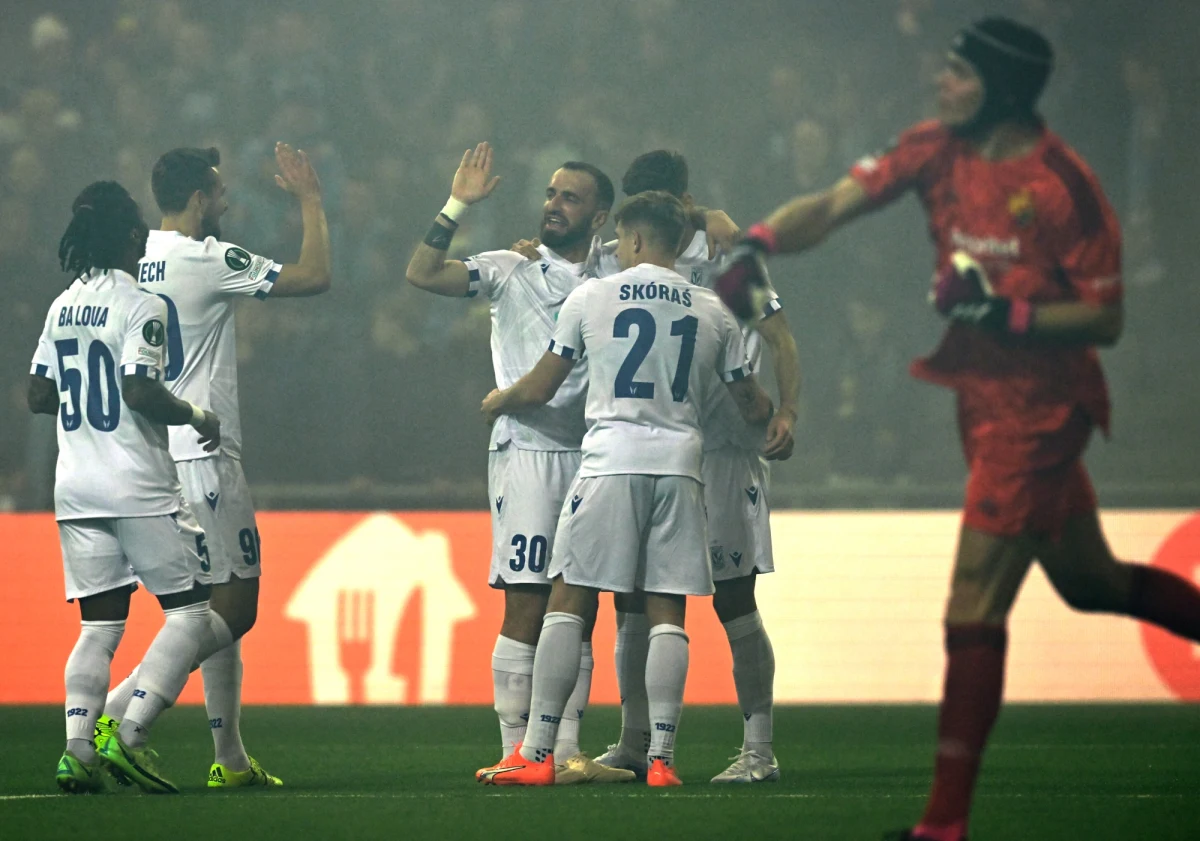 Wynik rewanżowego meczu 1/8 finału piłkarskiej Ligi Konferencji w Sztokholmie Djurgardens IF - Lech Poznań 0:3 zdaniem szwedzkich mediów świadczy o sile gości, a dla gospodarzy był to "potworny i koszmarny wieczór oraz porażka bez okoliczności łagodzących".