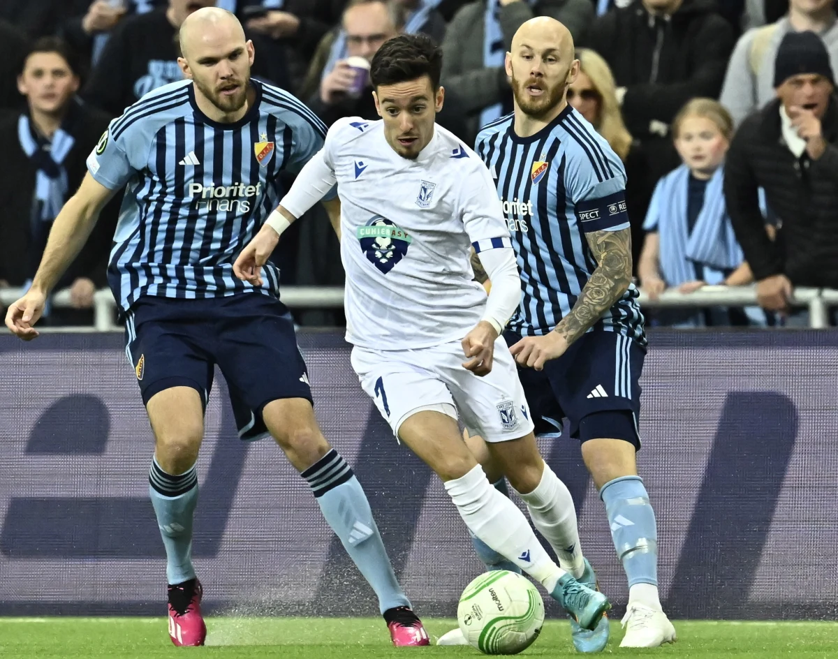 Piłkarze Lecha Poznań po zwycięstwie w rewanżu 3:0 nad szwedzkim Djurgarden awansowali do ćwierćfinału Ligi Konferencji. W grze pozostało osiem drużyn i już dziś „Kolejorz” pozna swojego kolejnego rywala, z którym rozegra dwa mecze w kwietniu. Losowanie o 14:00.