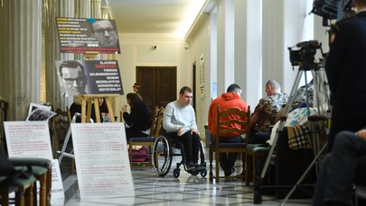 "Ta propozycja nie dotyczy naszych dzieci". Opiekunowie niepełnosprawnych zostają w Sejmie