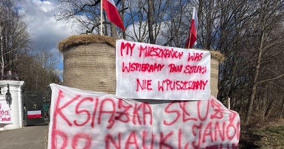 Pracownicy stadniny w Janowie Podlaskim zaostrzają protest, grożąc strajkiem. W najgorszym przypadku oznaczałoby to odejście od opieki nad zwierzętami.