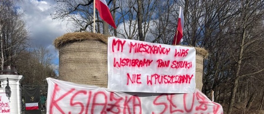 Pracownicy stadniny w Janowie Podlaskim zaostrzają protest, grożąc strajkiem. W najgorszym przypadku oznaczałoby to odejście od opieki nad zwierzętami.