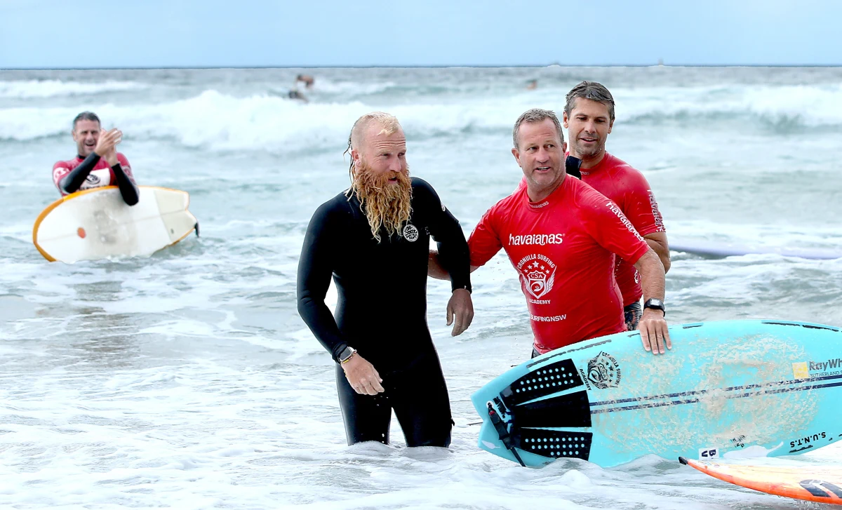 Były profesjonalny surfer, Australijczyk Blake Johnston pobił rekord świata podczas trwającej 30 godzin i 11 minut sesji na desce.