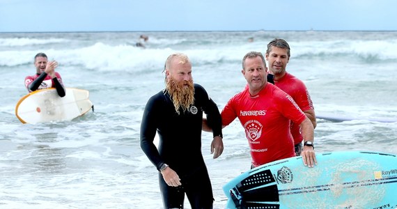 Były profesjonalny surfer, Australijczyk Blake Johnston pobił rekord świata podczas trwającej 30 godzin i 11 minut sesji na desce.