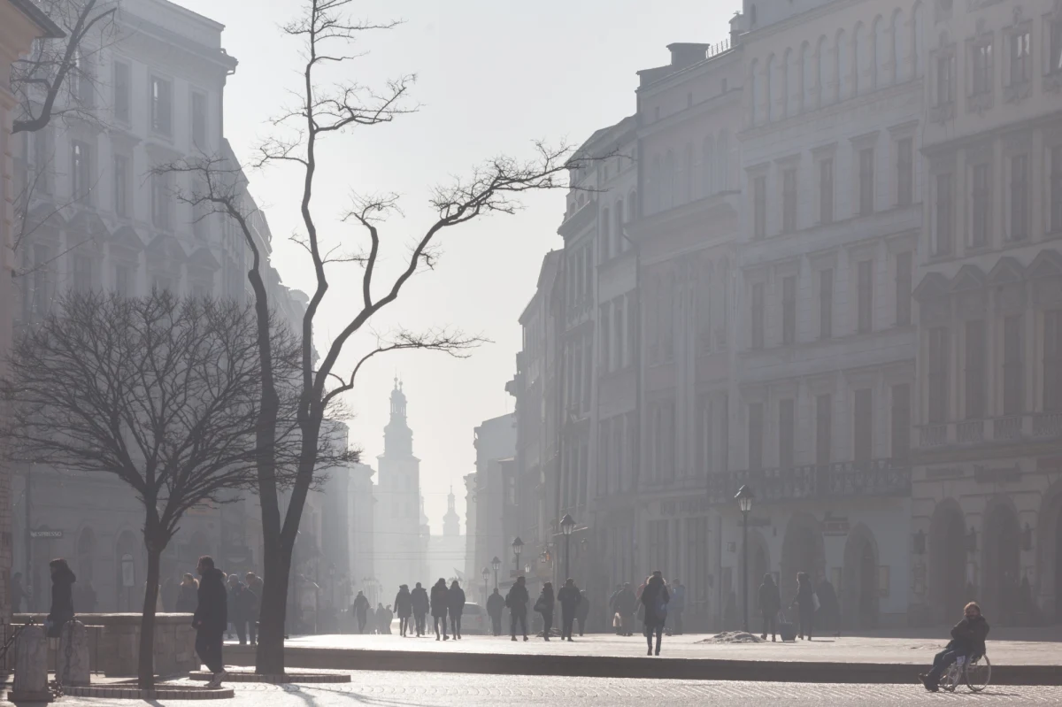 Kraków złożył skargę do Wojewódzkiego Sądu Administracyjnego na zmianę uchwały antysmogowej dla Małopolski, która do 30 kwietnia 2024 r. wydłużyła termin wejścia w życie zakazu użytkowania kotłów bezklasowych.

