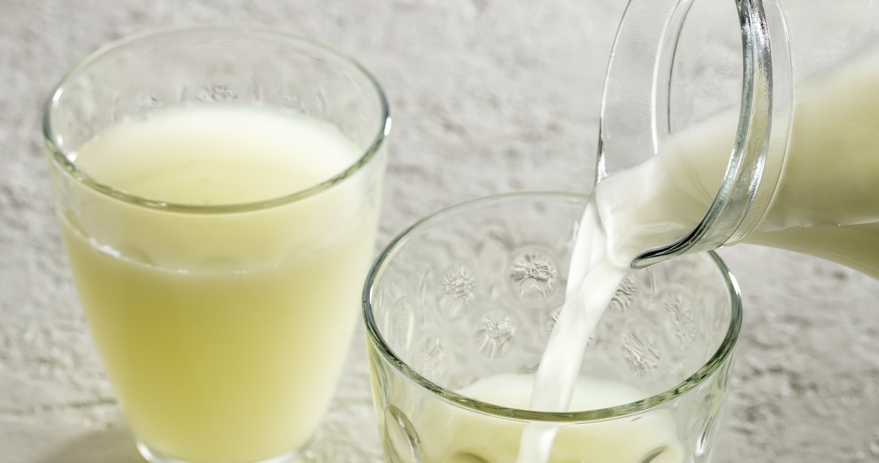 Coraz częściej piją go dla zdrowia. kilka osób wie, komu może zaszkodzić