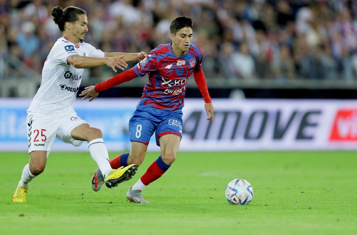 Kim jest Ben Lederman? Fernando Santos ogłosił swoje pierwsze powołania do reprezentacji Polski. Największą niespodzianką na liście portugalskiego selekcjonera Polaków okazało się nazwisko piłkarza Rakowa Częstochowa, który ma za sobą przygodę w szkółce Barcelony.