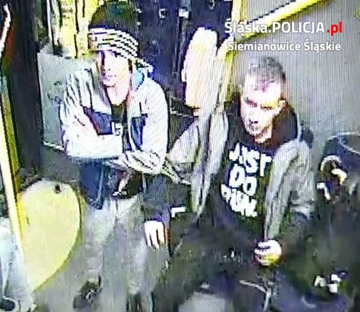 14 stycznia po godzinie 20 dwóch mężczyzn weszło do autobusu linii 74 jadącym w kierunku Chorzowa. Zaczepili jednego z pasażerów, a później go pobili. Napaść zarejestrowały kamery monitoringu. Policja w Siemianowicach opublikowała wizerunek sprawców.