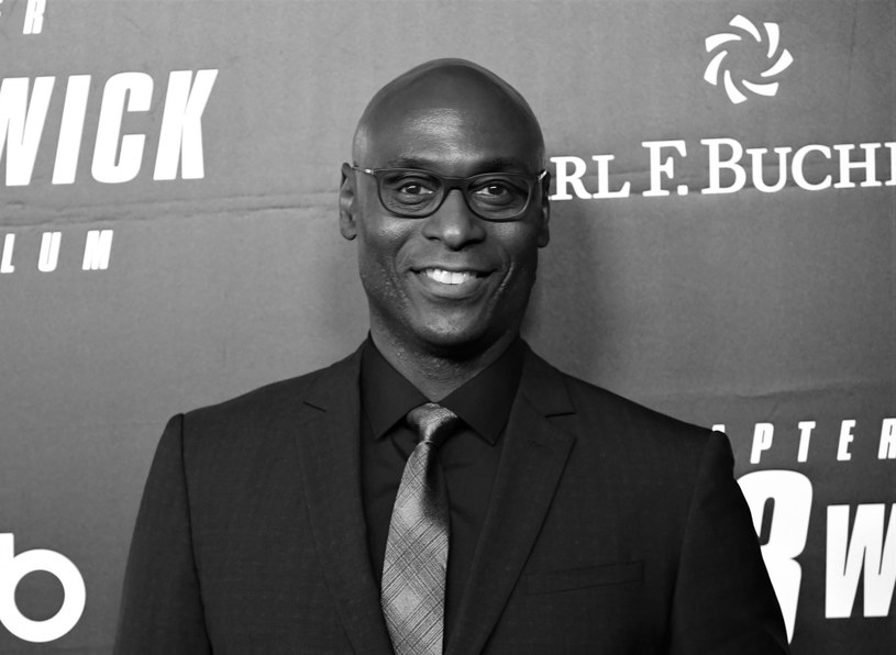 Lance Reddick nie żyje. Aktor zasłynął głównie z wcielenia się w postać Charona we wszystkich częściach "Johna Wicka". Grał także w popularnych serialach, między innymi w "Prawie ulicy" oraz "Bosch". Miał 60 lat. Portal Deadline podał informację o śmierci aktora. 