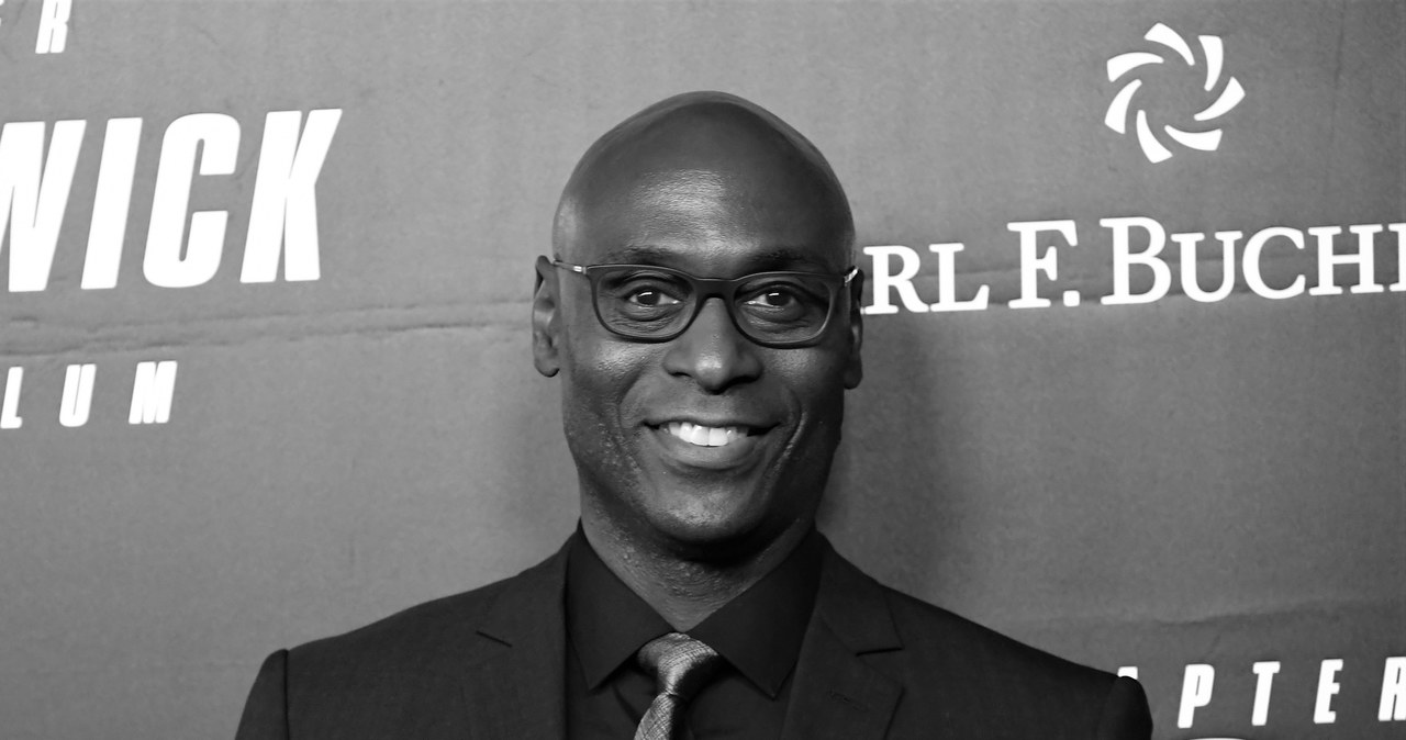 Lance Reddick nie żyje. Aktor zasłynął głównie z wcielenia się w postać Charona we wszystkich częściach "Johna Wicka". Grał także w popularnych serialach, między innymi w "Prawie ulicy" oraz "Bosch". Miał 60 lat. Portal Deadline podał informację o śmierci aktora. 