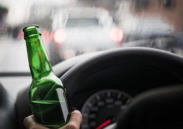 Prowadził pijany i bez prawa jazdy. Zatrzymał go inny kierowca