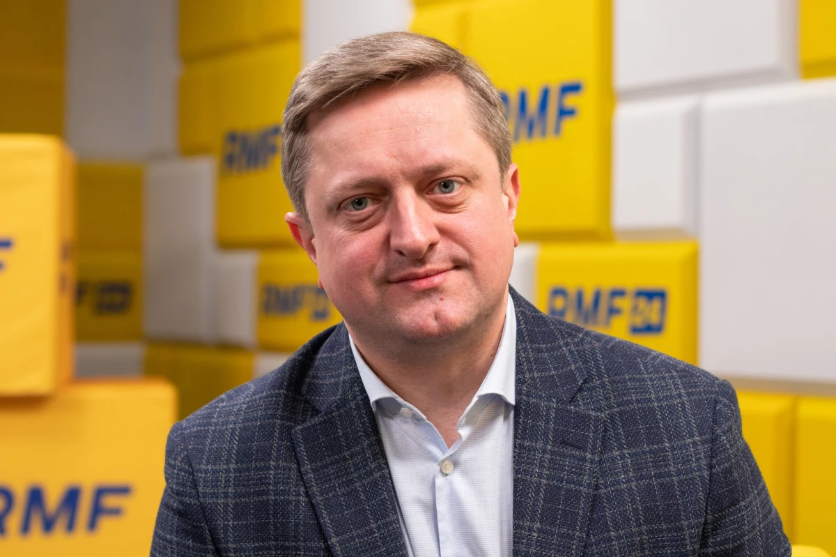 "Przede wszystkim, to jest pierwsze zwycięstwo wymiaru sprawiedliwości w tej barbarzyńskiej wojnie. Wierzę w to, że prędzej czy później Putin jednak będzie osądzony i to dobrze, że Międzynarodowy Trybunał Karny jest na drodze sprawiedliwości. Wszyscy oczekujemy, żeby Rosja i przywództwo rosyjskie nie pozostały bezkarne" – mówił Wasyl Zwarycz, ambasador Ukrainy w Polsce. W ten sposób Gość Krzysztofa Ziemca w RMF FM komentował decyzję Międzynarodowego Trybunału Karnego, który wydał nakaz aresztowania Władimira Putina w związku ze zbrodniami wojennymi popełnionymi w Ukrainie.