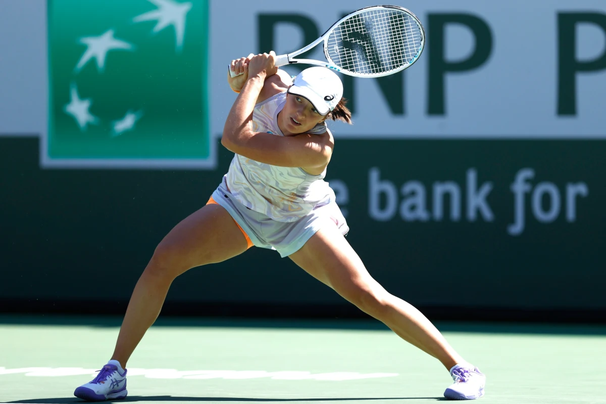 "Jestem bardzo smutna, że przegrałam, ale z drugiej strony, to dla mnie całkiem niezły turniej" - powiedziała Iga Świątek. Polka przegrała z Kazaszką Jeleną Rybakiną w półfinale tenisowego turnieju WTA 1000 na twardych kortach w Indian Wells.