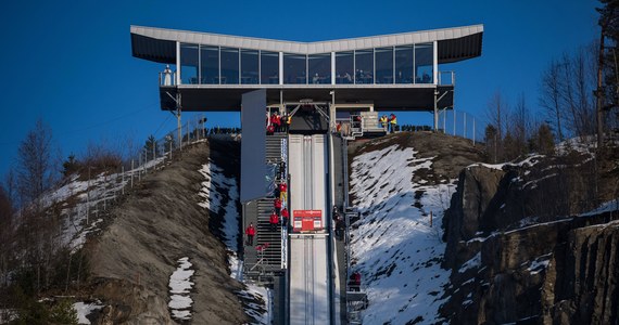 Norweg Benjamin Oestvold na treningu przed wczorajszym prologiem w Vikersund zaliczył groźny upadek. Norweski skoczek stracił panowanie nad nartami i upadł na 50 metrze.