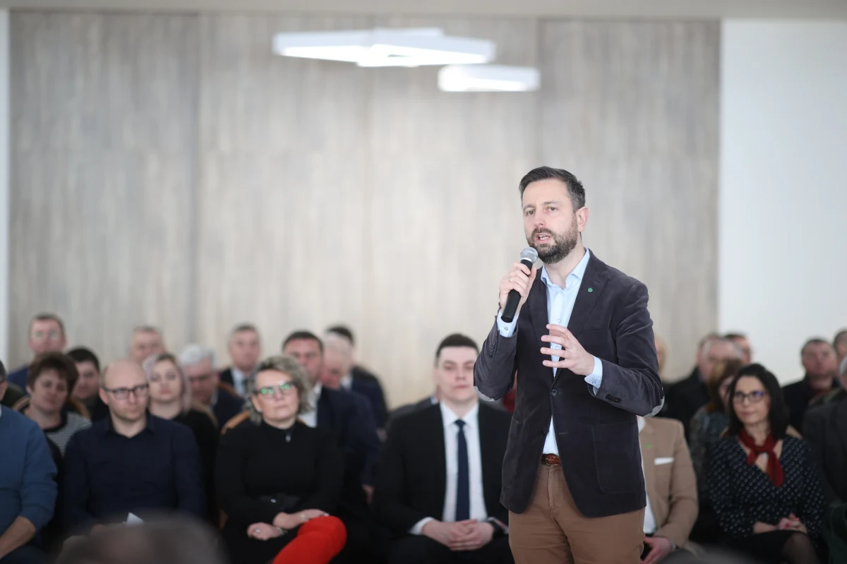 Złożenie wniosku o odwołanie ministra rolnictwa i rozwoju wsi Henryka Kowalczyka zapowiedział w Busku-Zdroju (Świętokrzyskie) prezes PSL Władysław Kosiniak-Kamysz. Jego zdaniem, Kowalczyk oszukał polską wieś i wprowadził na manowce polskiego rolnika.