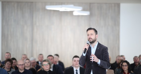 Złożenie wniosku o odwołanie ministra rolnictwa i rozwoju wsi Henryka Kowalczyka zapowiedział w Busku-Zdroju (Świętokrzyskie) prezes PSL Władysław Kosiniak-Kamysz. Jego zdaniem, Kowalczyk oszukał polską wieś i wprowadził na manowce polskiego rolnika.