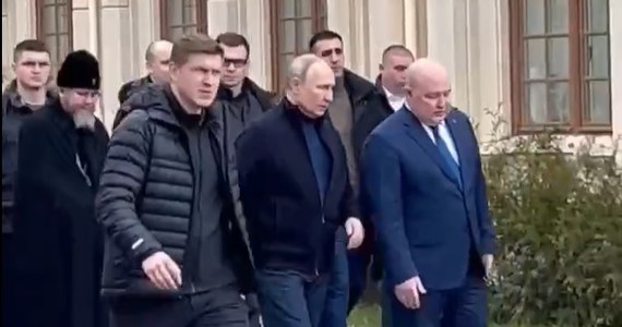 ​Prezydent Rosji Władimir Putin przybył na okupowany Krym po raz pierwszy od rozpoczęcia się rosyjskiej inwazji na Ukrainę. Rosyjski lider razem z gubernatorem Sewastopola wzięli udział w otwarciu lokalnej szkoły.