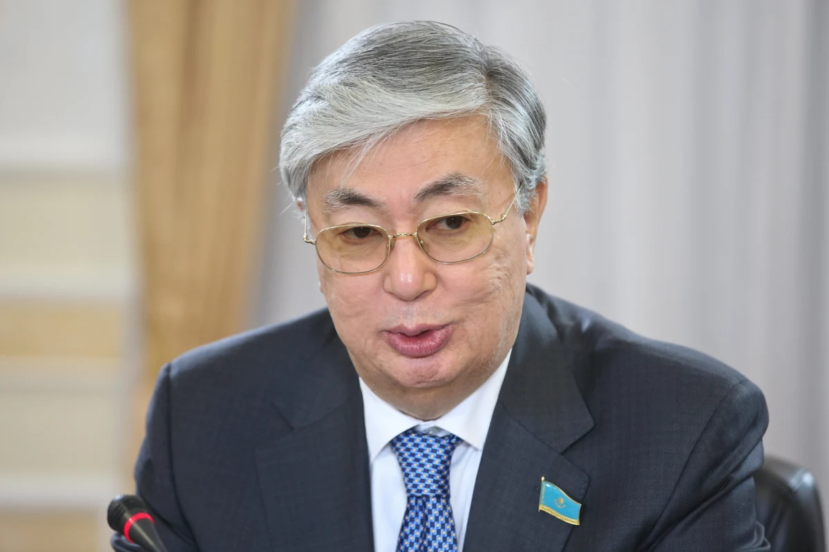 Kazachstan szuka alternatywnych tras dla eksportu swoich towarów. W ten sposób Astana częściowo uniezależnić się od tras rosyjskich. Minister spraw zagranicznych Wielkiej Brytanii zapowiada, że jego kraj pomoże rozwinąć drogi eksportu kazachskich surowców.