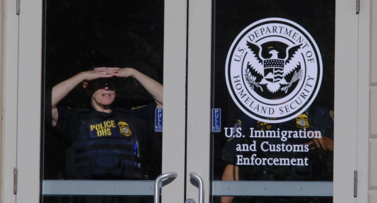 ​Stany Zjednoczone wznowiły deportacje do Rosji, przerwane krótko po rozpoczęciu się inwazji na Ukrainę - podaje brytyjski dziennik "The Guardian". W ostatnich dniach deportowano Rosjanina, który uciekł z kraju przed tzw. częściową mobilizacją.