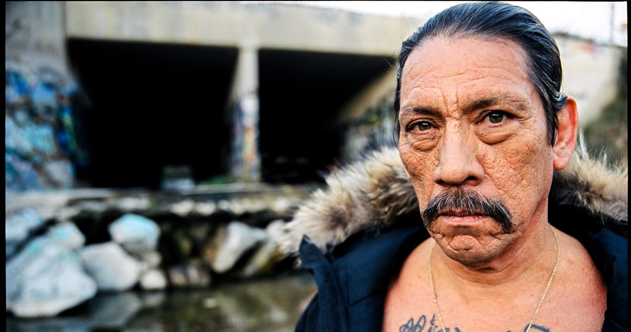 Pomimo 78 lat na karku, Danny Trejo ("Desperado") nie traci nadziei na to, że po raz kolejny będzie mógł się wcielić w postać kultowego Maczety. Meksykańskiej maszyny do zabijania, głównego bohatera filmów "Maczeta" z 2010 i "Maczeta zabija" z 2013 roku. Postać ta miała powrócić w zwieńczeniu trylogii, filmie "Machete Kills in Space" ("Maczeta zabija w kosmosie"), jednak film ten do tej pory nie powstał.