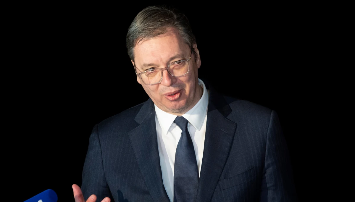 ​Wydanie międzynarodowego nakazu aresztowania prezydenta Rosji Władimira Putina będzie miało negatywne konsekwencje i tylko przedłuży wojnę na Ukrainie - powiedział prezydent Serbii Aleksandar Vučić. W piątek Międzynarodowy Trybunał Karny w Hadze wydał list gończy za rosyjskim przywódcą, oskarżając go o zbrodnie wojenne.