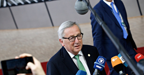 Jean-Claude Juncker udzielił wywiadu dziennikowi "Luxemburger Wort", w którym mocno skrytykował niektórych polityków europejskich, głośno mówiących o perspektywach szybkiego przyjęcia Ukrainy w szeregi UE. Podkreślił też, że realne rozmowy z Rosją w sprawie zawarcia pokoju nie są w tym momencie możliwe.