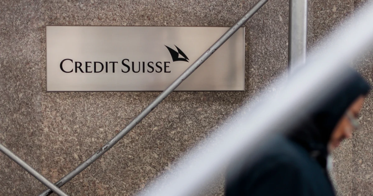 Szwajcarskie władze rozważają pełną lub częściową nacjonalizację Credit Suisse jako jedyną realną opcję poza przejęciem banku przez UBS Group - poinformował Bloomberg. 