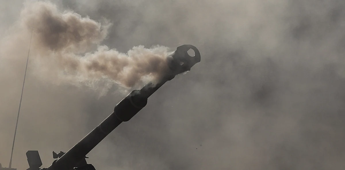 ​Polska przystąpi w poniedziałek do unijnego planu wspólnych, unijnych zakupów amunicji dla Ukrainy - ustaliła nasza dziennikarka w Brukseli. Tylko dwa kraje - Włochy i Holandia muszą jeszcze wyrazić zgodę na ten plan zakupu. "Celem jest, żeby jutro (w poniedziałek) ministrowie spraw zagranicznych UE podjęli polityczną decyzję w tej sprawie" - przekazał naszej dziennikarce w Brukseli unijny dyplomata. Dzisiaj ambasadorowie UE nie osiągnęli formalnego porozumienia, ale jest ono spodziewane jutro.