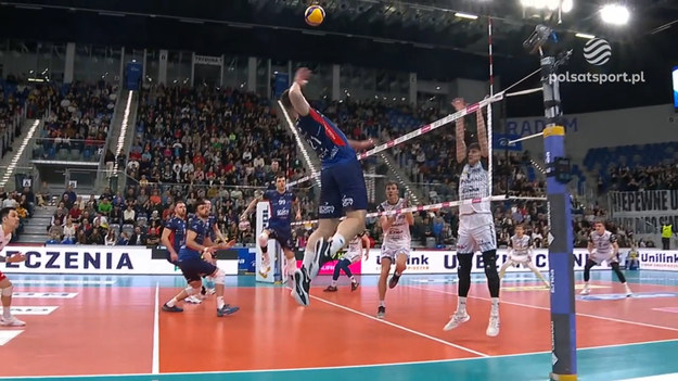 Skrót meczu Cerrad Enea Czarni Radom – Grupa Azoty ZAKSA Kędzierzyn-Koźle 1:3 (10:25, 25:22, 22:25, 23:25) w 28. kolejce PlusLigi.

