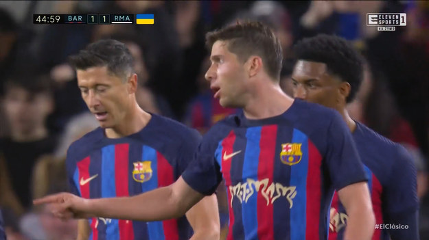 Starcie El Clasico na Camp Nou w 26. kolejce ligi hiszpańskiej zakończyło się zwycięstwem Barcelony 2-1. Zobacz skrót meczu.

Bramki: 45. S. Roberto, 90+2. Kessié – 9. Araújo (sam.)
FC Barcelona: ter Stegen – Araújo, Koundé, Christensen, Balde – S. Roberto (77. Kessié), Busquets (C), de Jong – Raphinha (83. F. Torres), Lewandowski, Gavi (90. Fati).
Rezerwowi: I. Pena, Tenas – Alba, Alonso, Á. Alarcón, E. García, Torre.

Real Madryt: Courtois – Carvajal, Militão, Rüdiger, Na. Nacho (62. Mendy) – Modrić (76. Asensio), Camavinga (76. Tchouaméni), Kroos (62. Rodrygo) – Valverde (76. Ceballos), Benzema (C), Vinícius Júnior.
Rezerwowi: L. López, Lunin – Díaz, Hazard, Odriozola, L. Vázquez, J. Vallejo.
