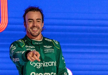 Zamieszanie podczas wyścigu Formuły 1 w Arabii Saudyjskiej. Alonso jednak na podium