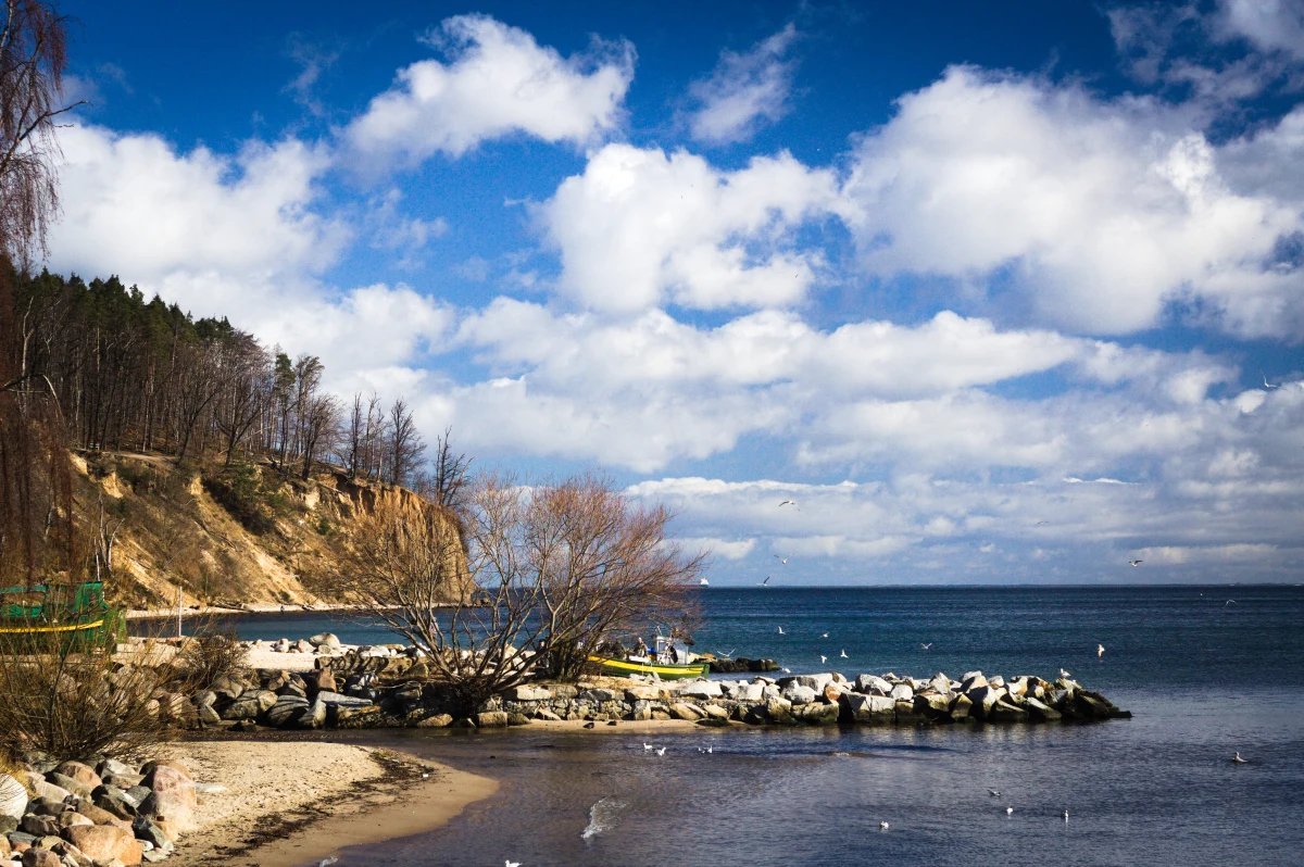 Nowy tydzień przyniesie nam wiosenną pogodę. Jak informuje Instytut Meteorologii i Gospodarki Wodnej, na termometrach zobaczymy nawet 18 stopni. Spodziewać się też możemy pierwszych wiosennych burz. W nocy temperatura ma już nie spadać poniżej zera. 