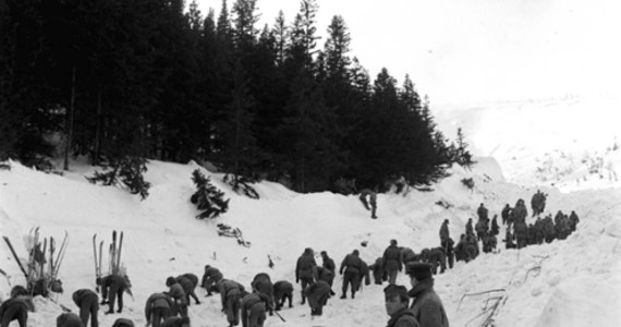 ​To była największa tragedia w historii polskich gór. Dokładnie 55 lat temu - 20 marca 1968 roku zeszła duża lawina w Białym Jarze w Karkonoszach. Zginęło 19 osób, które szły na Śnieżkę. Wśród ofiar byli Rosjanie, Niemcy i Polacy.