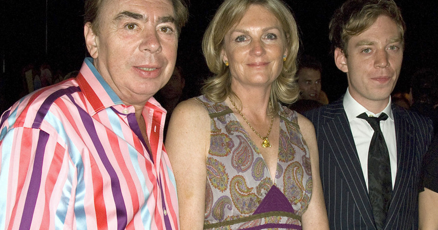 Słynny kompozytor Andrew Lloyd Webber, który napisał muzykę do tak takich produkcji, jak "Jesus Christ Superstar", "Upiór w operze", "Koty" czy "Evita", podzielił się z fanami smutną informacją. Artysta ujawnił, że jego najstarszy syn Nicholas, który zmaga się z nowotworem żołądka, jest obecnie w stanie krytycznym. "Wszyscy modlimy się, aby Nick pokonał ten kryzys i doszedł do siebie" - wyznał w oświadczeniu legendarny muzyk.