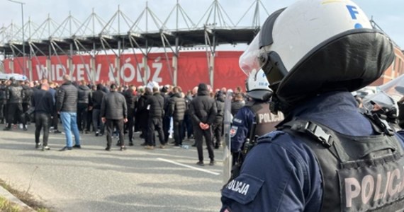 Widzew Łódź przegrał u siebie z Lechem Poznań 1:2 w meczu 25. kolejki ekstraklasy. W trakcie spotkaniu dali o sobie znać pseudokibice, którzy dokonali pokaźnych zniszczeń na Stadionie Miejskim przy al. Piłsudskiego 138. "Sektor dla kibiców gości będzie w tym sezonie zamknięty" - poinformował Mateusz Dróżdż, prezes Widzewa.