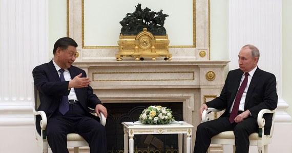 Przywódca Chin Xi Jinping w czasie spotkania z Władimirem Putinem w Moskwie wyraził przekonanie, że Rosjanie poprą go w wyborach w 2024 roku – podała agencja Reutera, zaznaczając, że Kreml nie ogłosił jeszcze, czy Putin będzie kandydował. Podczas spotkania na Kremlu przywódcy Chin i Rosji nazywali się wzajemnie „drogimi przyjaciółmi” – podkreśla Reuters. 