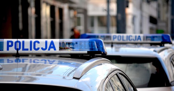 Dwa policyjne radiowozy zderzyły się na skrzyżowaniu ulic Tarnowskiej i Popiełuszki w Kielcach. W wypadku ranny został jednej z funkcjonariuszy.
