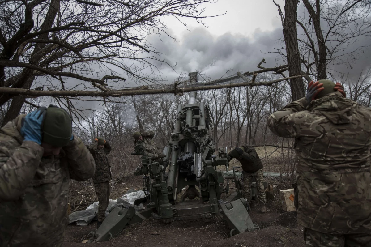 Chociaż relacje Jewgienija Prigożyna i Siergieja Szojgu można ostrożnie określić jako "szorstkie", zapowiadana ukraińska kontrofensywa może pogodzić dwóch rywali. Jak donosi agencja Reutera szef grupy Wagnera walczącej teraz pod Bachmutem, wysłał list do ministra obrony narodowej Rosji, by ten przyszedł mu z odsieczą. Zanim nadejdą Ukraińcy.